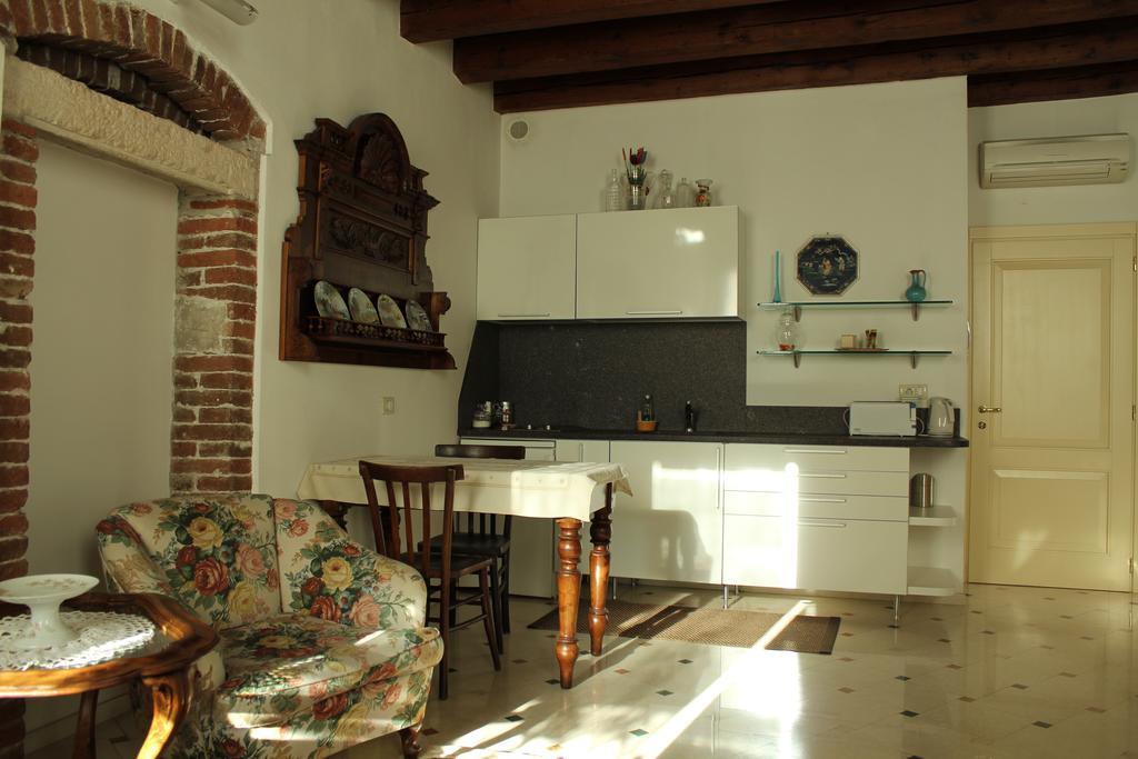 Residenza Carducci Centro Storico Appartement Verona Kamer foto