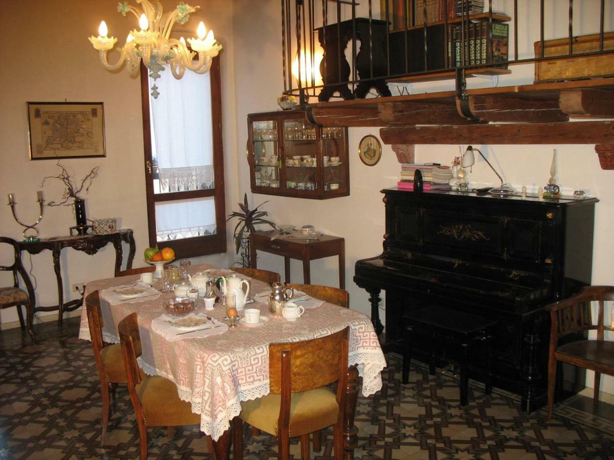 Residenza Carducci Centro Storico Appartement Verona Buitenkant foto